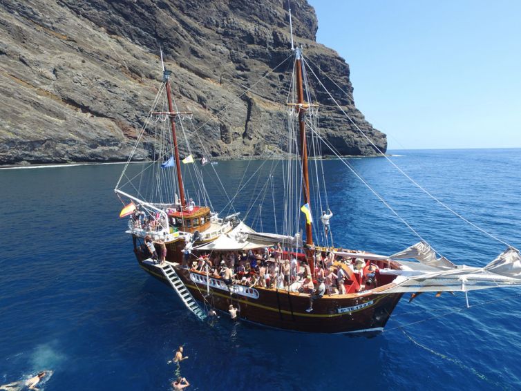 Sailing boat